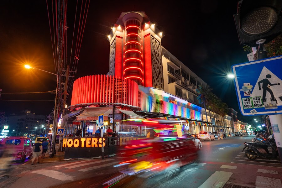 Hooters Phuket, Phuket