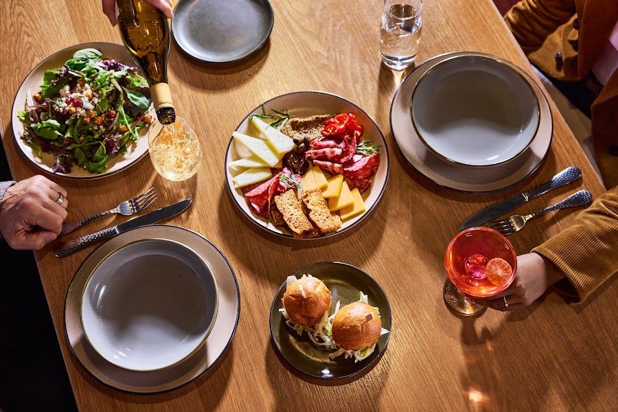 Altabira City Tavern, Portland