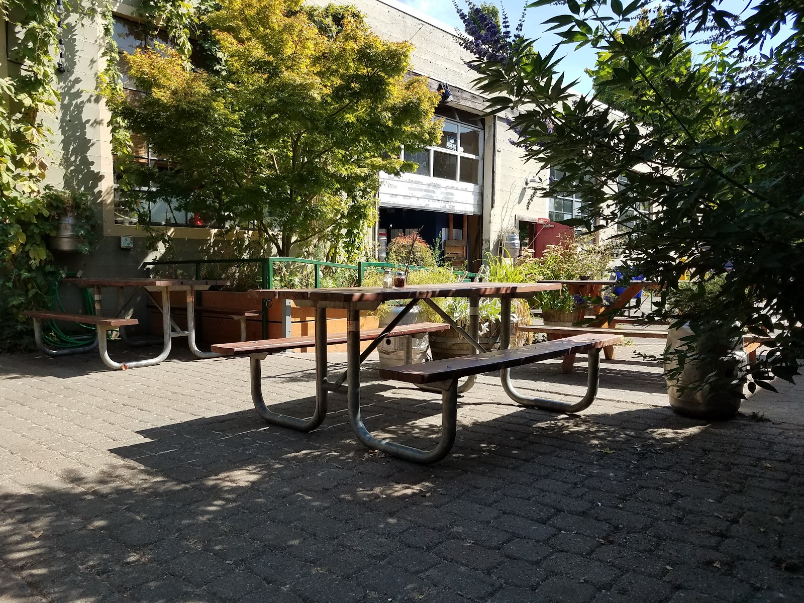 Lucky Labrador Beer Hall, Portland
