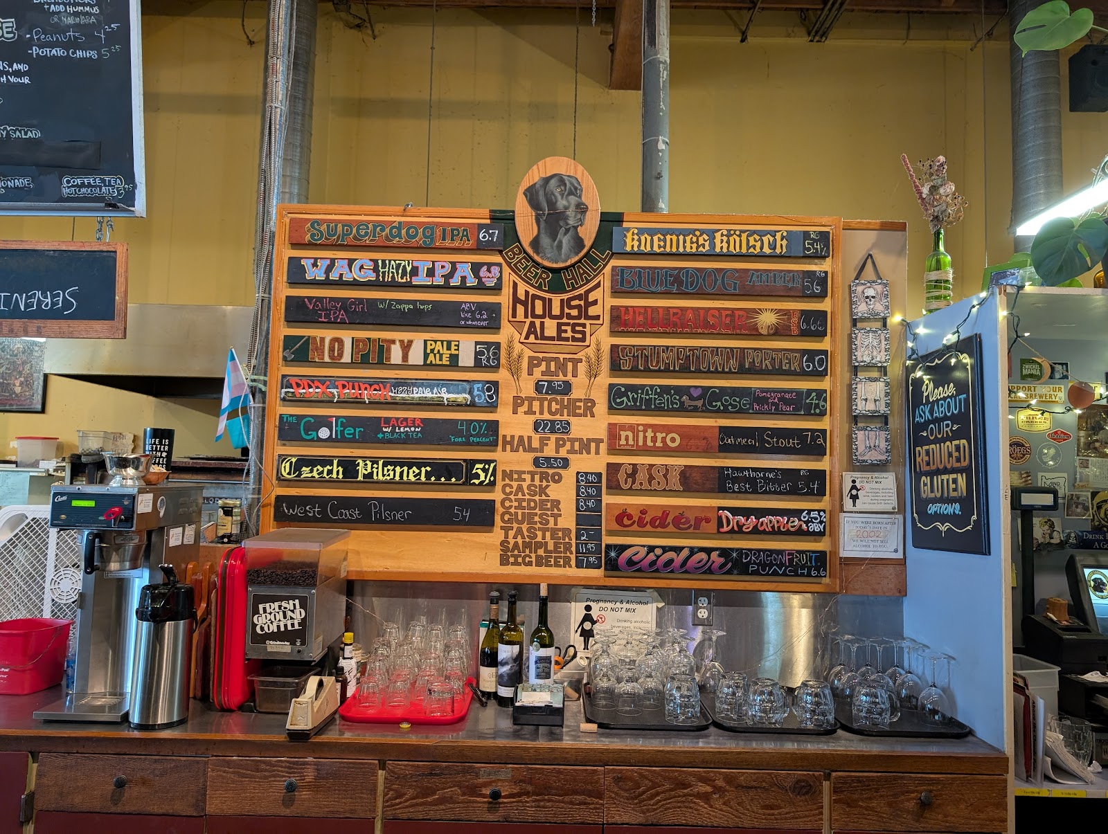 Lucky Labrador Beer Hall, Portland