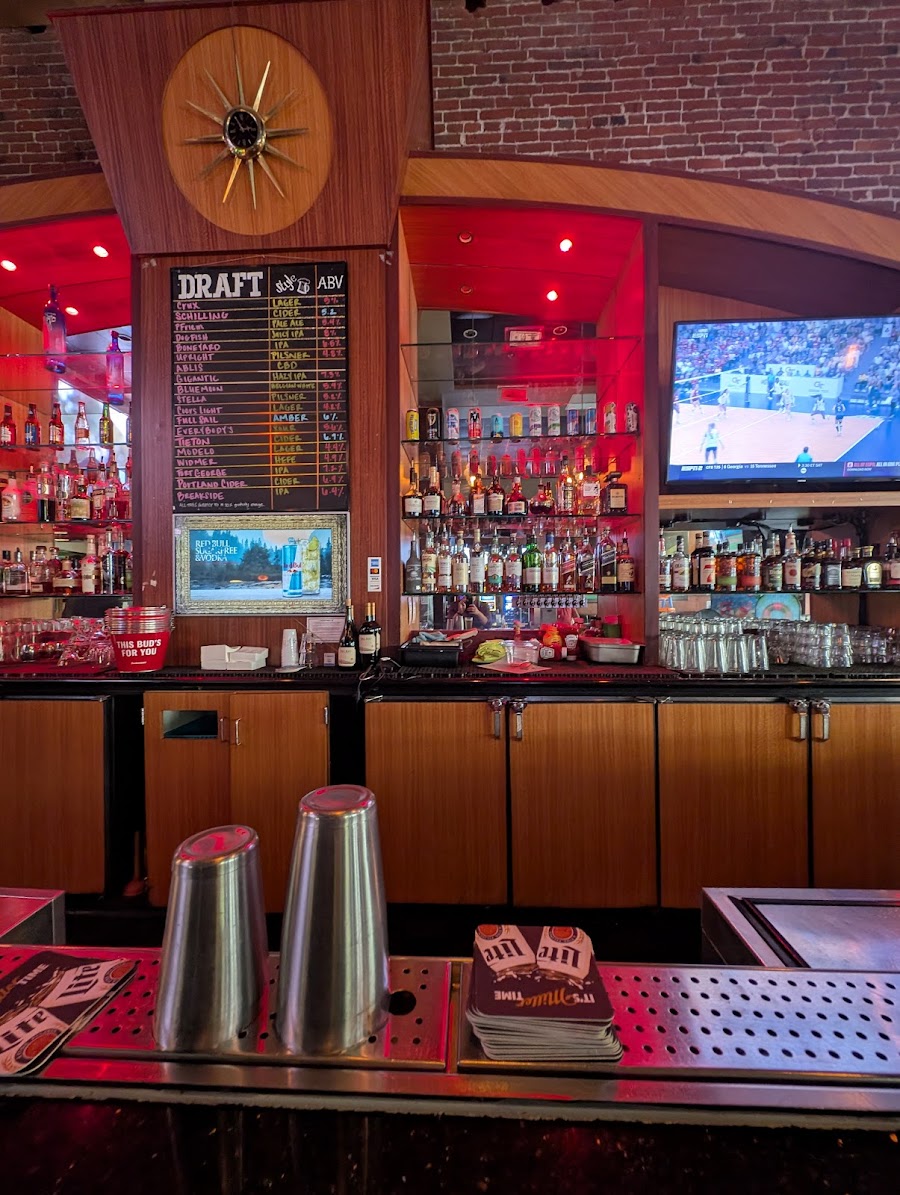 The Rialto Poolroom Bar & Cafe, Portland