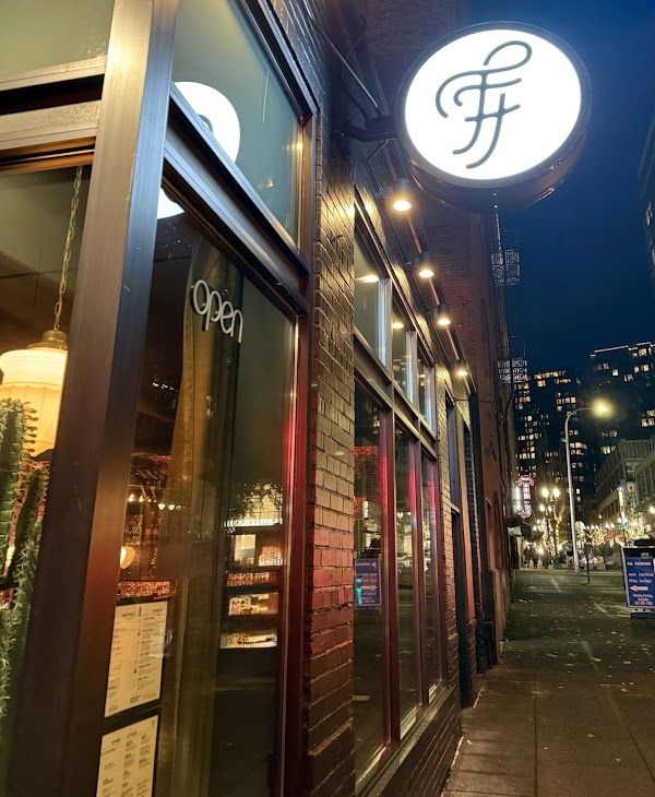 Teardrop Cocktail Lounge