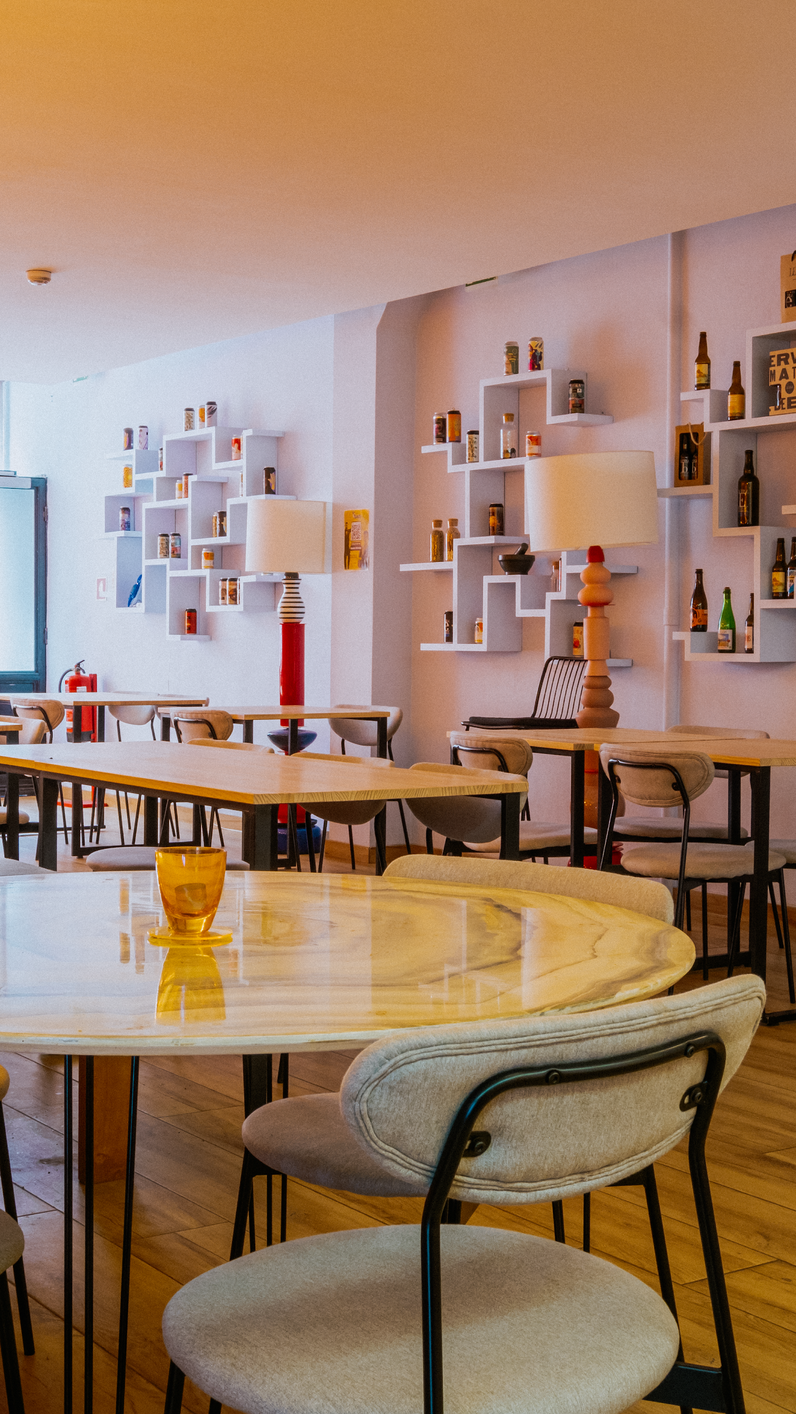 Letraria Porto bar interior