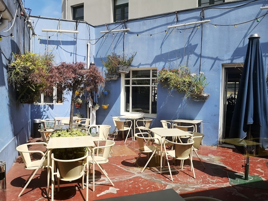 Maus Hábitos, Porto