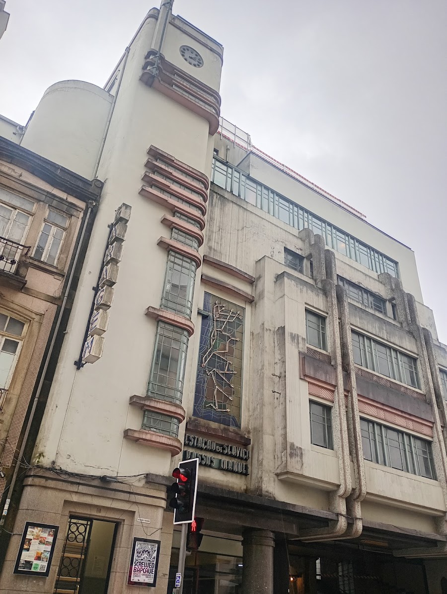 Maus Hábitos, Porto
