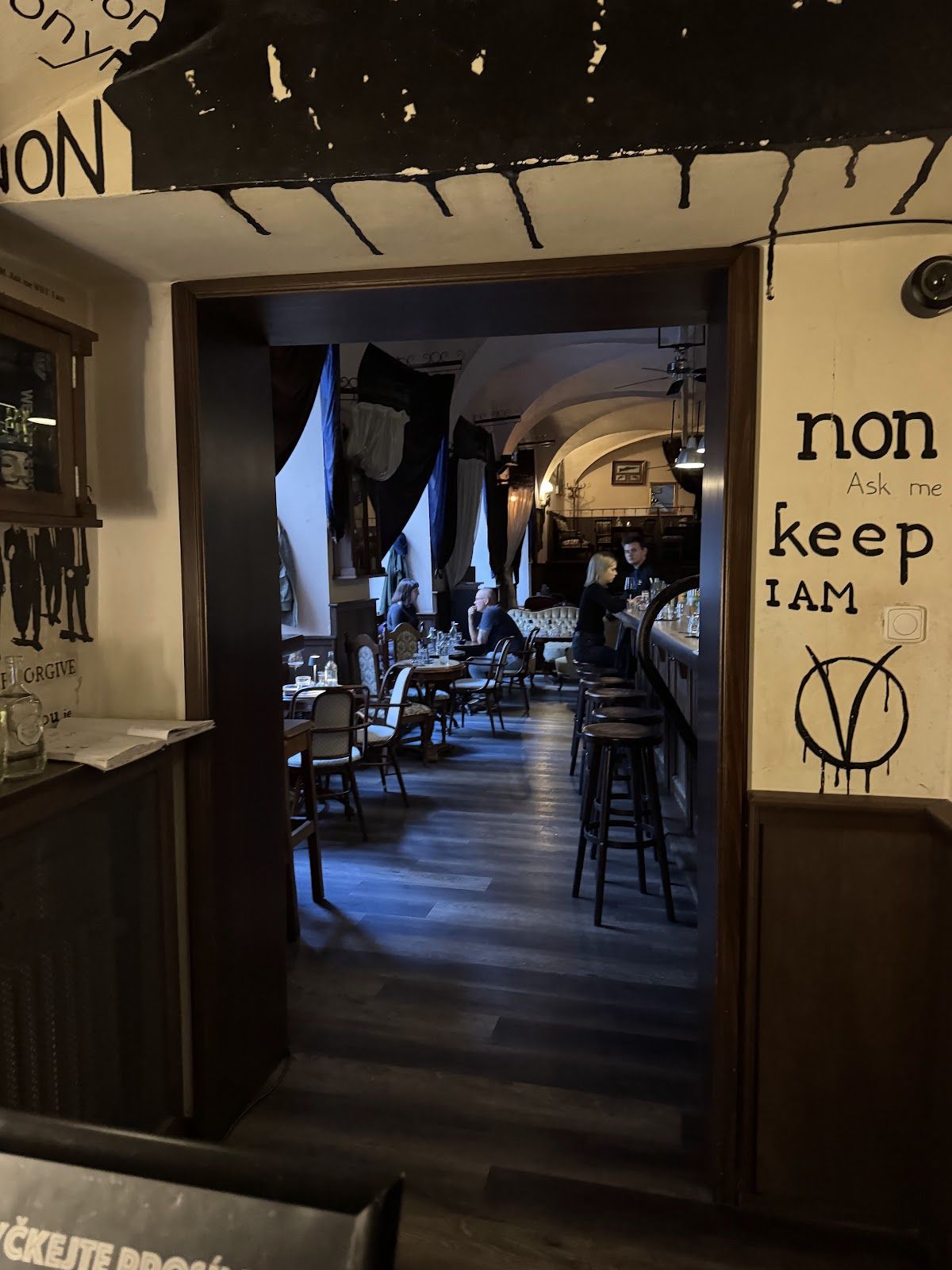 Anonymous Bar, Prague