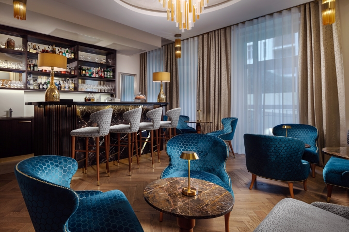 B21 Cocktail Bar