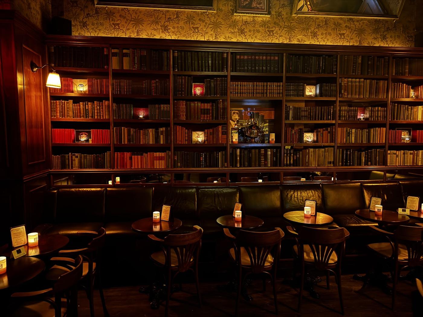 Bar and Books, Prague