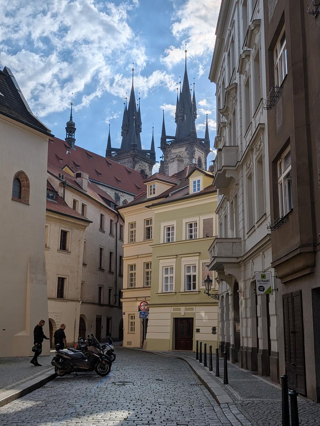 Bar and Books, Prague