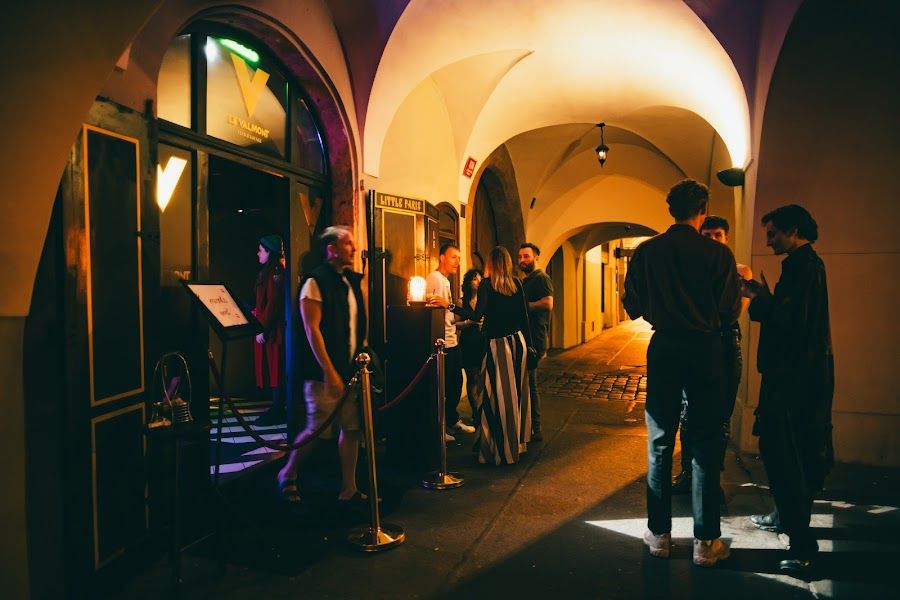 Le Valmont, Prague