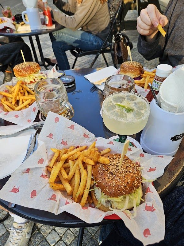 Cafe Louvre