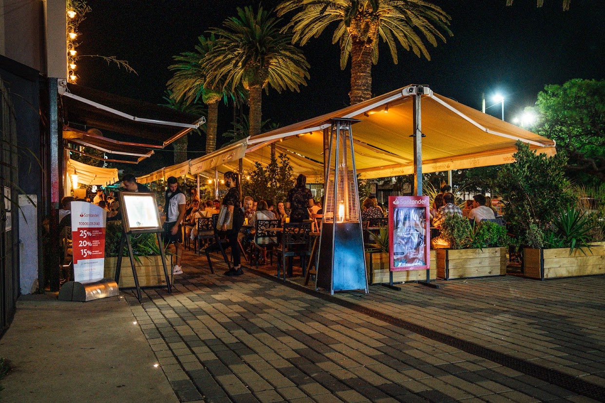 Resto Pueblo Punta del Este bar interior