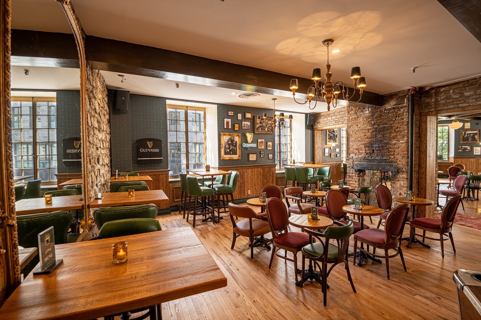 Pub Saint-Patrick Québec City bar interior