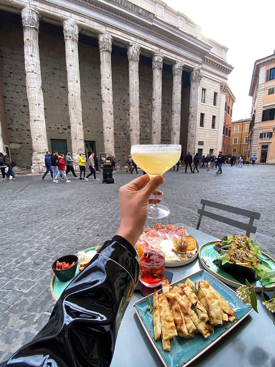 Salotto 42, Rome