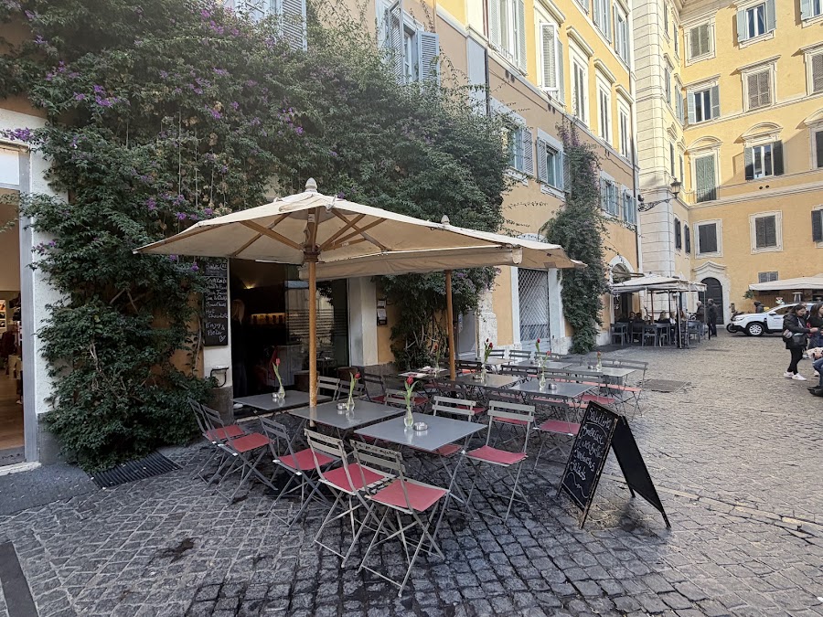 Salotto 42, Rome