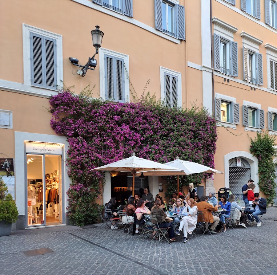 Salotto 42, Rome