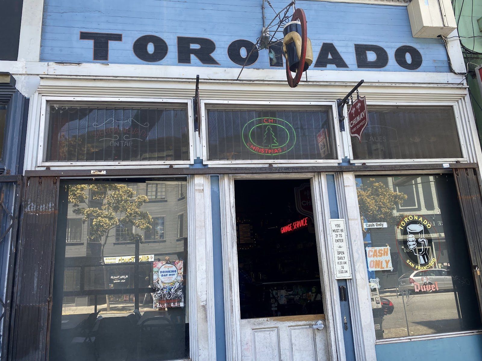 Toronado San Francisco interior