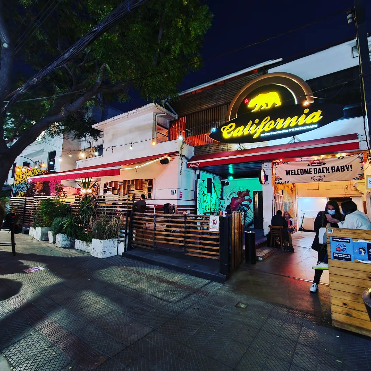 California Cantina, Santiago