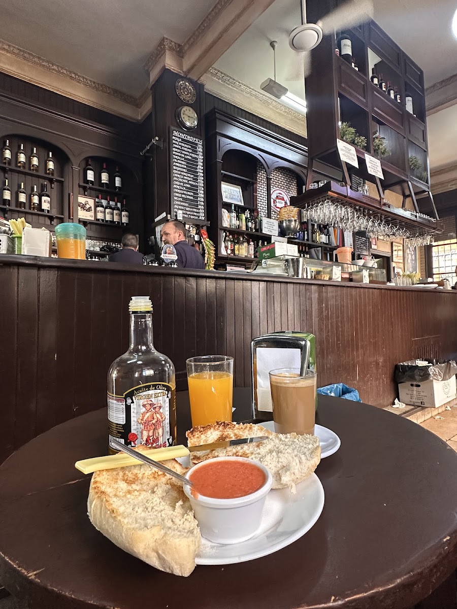 Bodega Santa Cruz, Seville