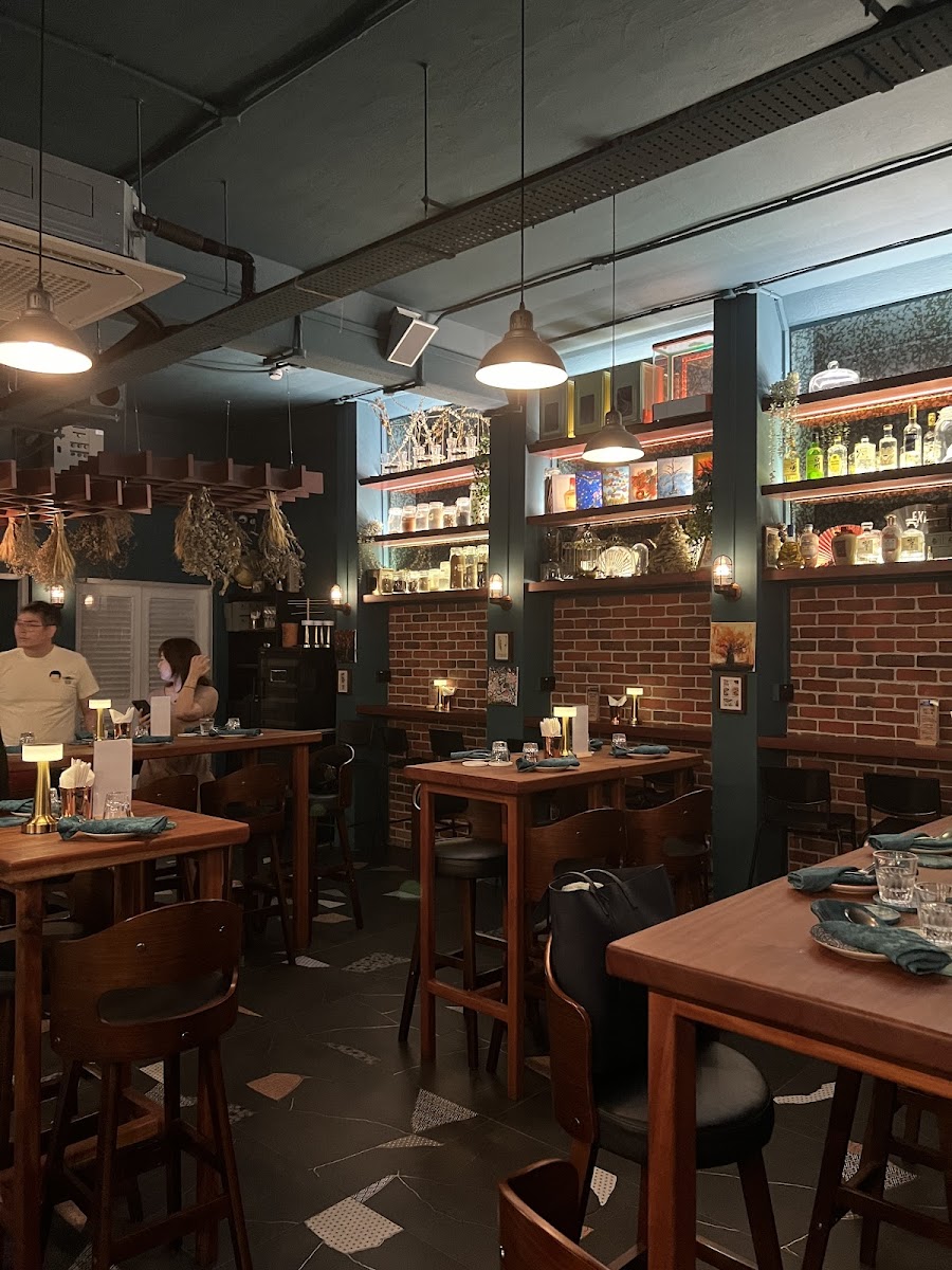 Bar Spectre, Singapore