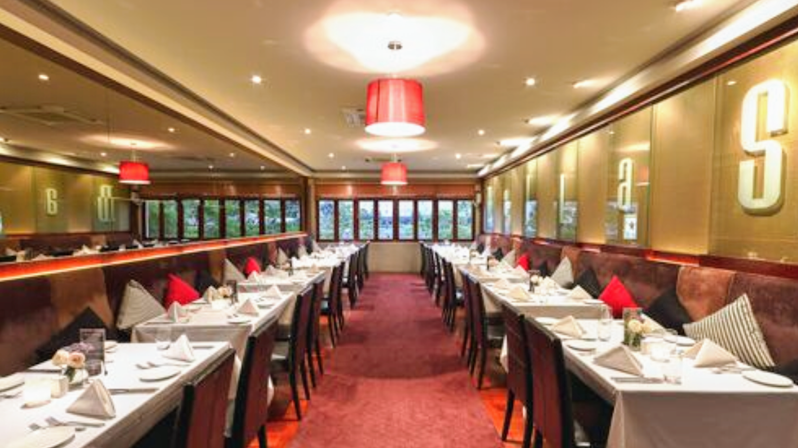 Dallas Restaurant and Bar sports bar-bistro on Boat Quay, Singapore