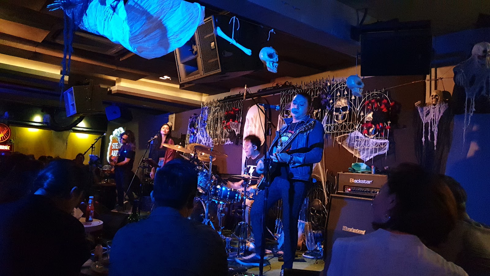 Wala Wala Cafe Bar, Singapore