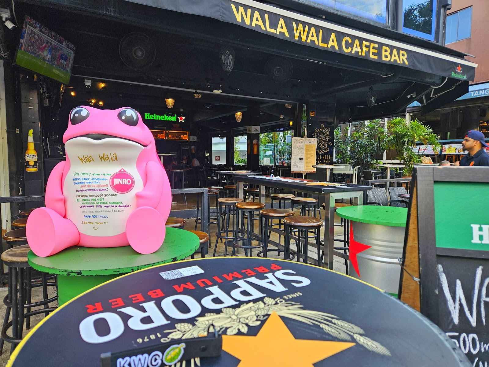 Wala Wala Cafe Bar, Singapore