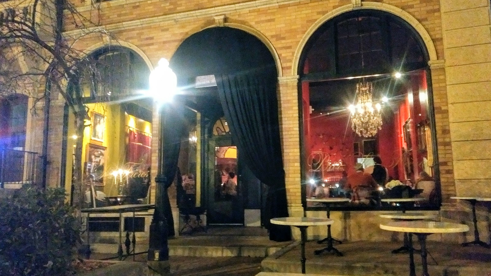 Bar Les Frères St. Louis bar interior