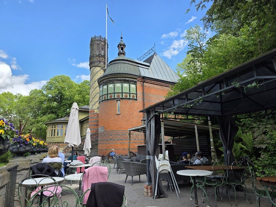 Flickorna Helin, Stockholm