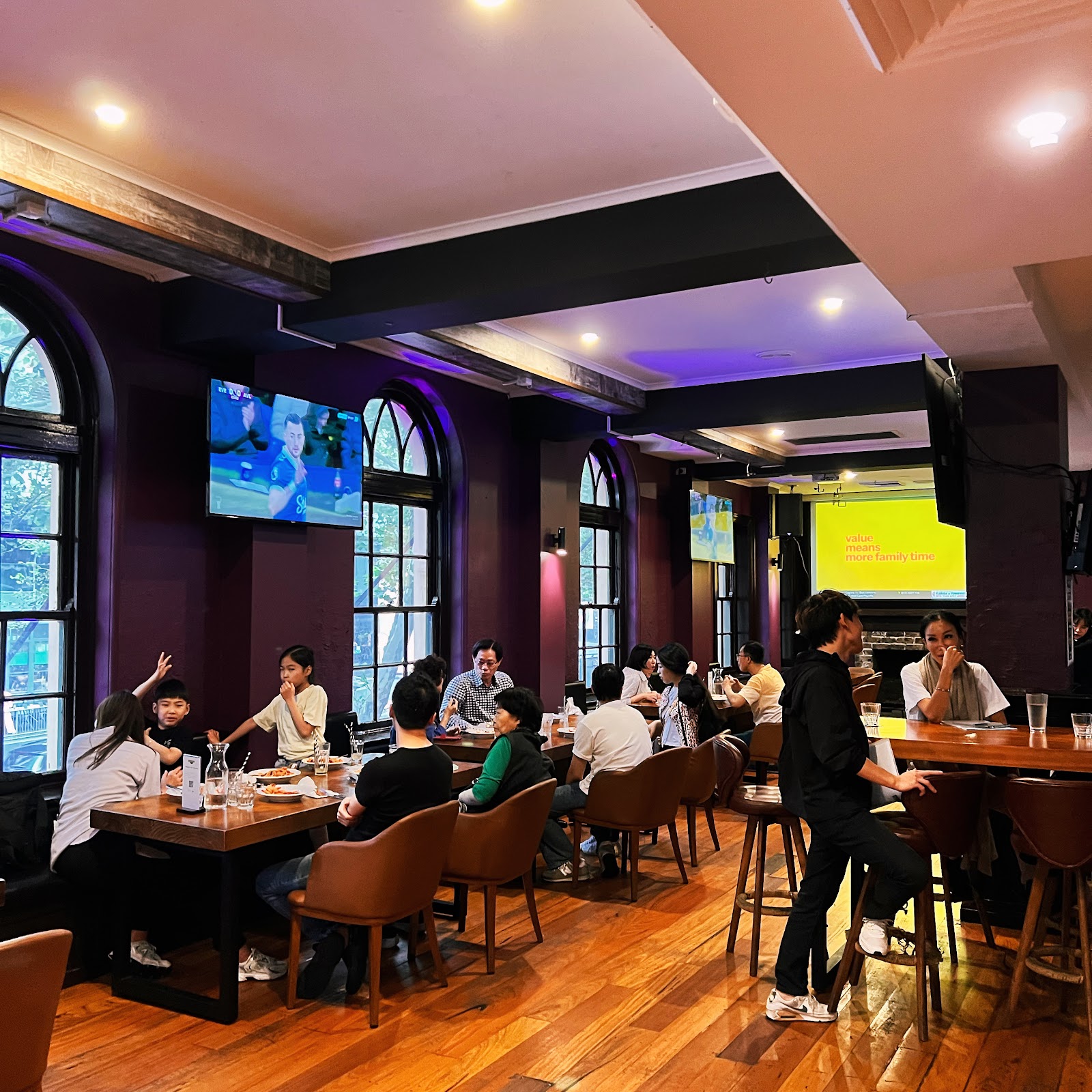 Scruffy Murphy's Irish pub on Goulburn Street, Sydney CBD
