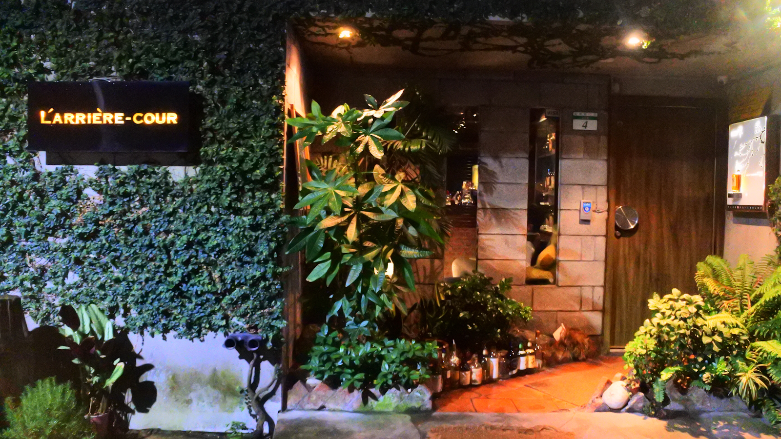 L'arriere-cour whisky bar down a lane off Anhe Road in Da'an, Taipei
