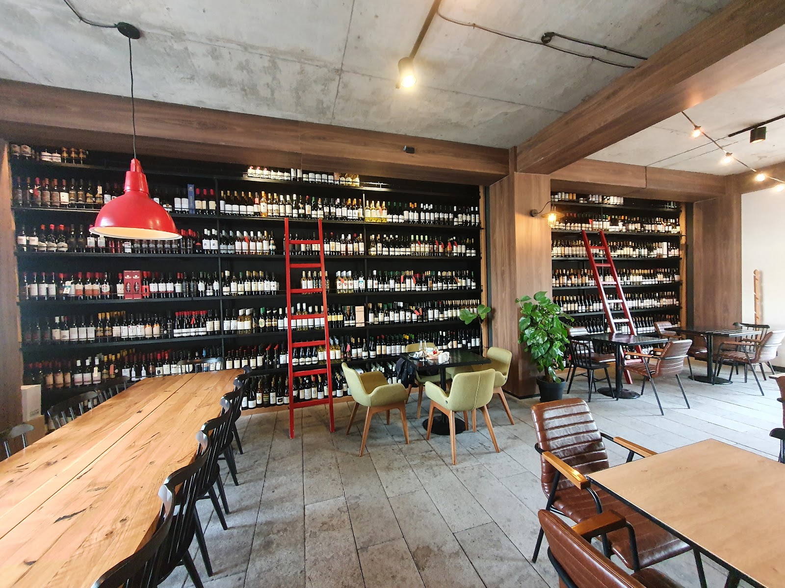8000 Vintages Tbilisi bar interior