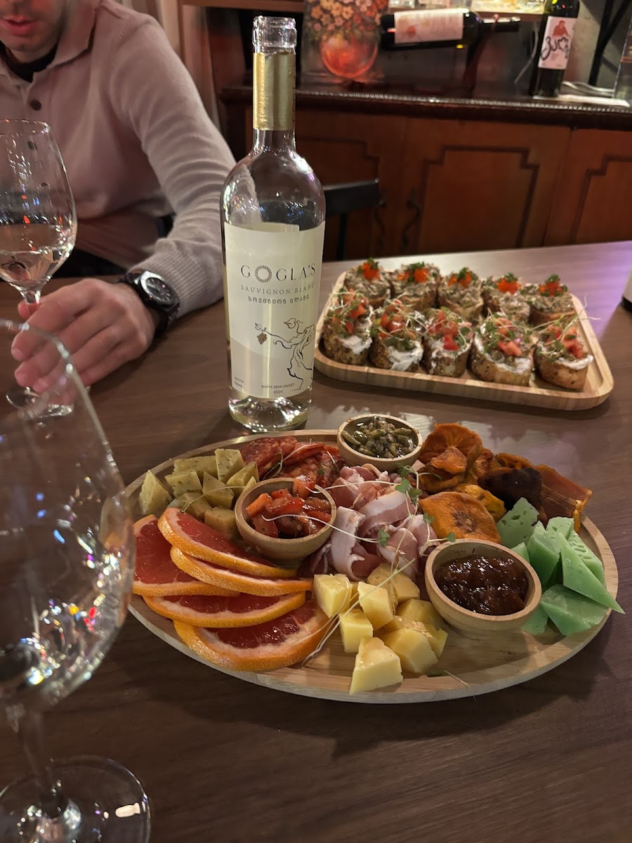 Baasi Wine Bar &amp; Shop, Tbilisi