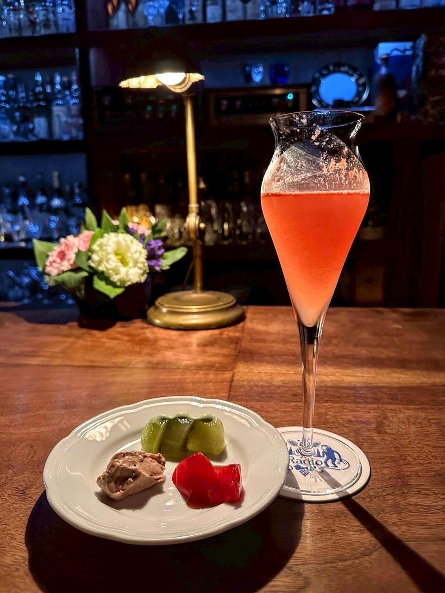 Bar Radio, Tokyo