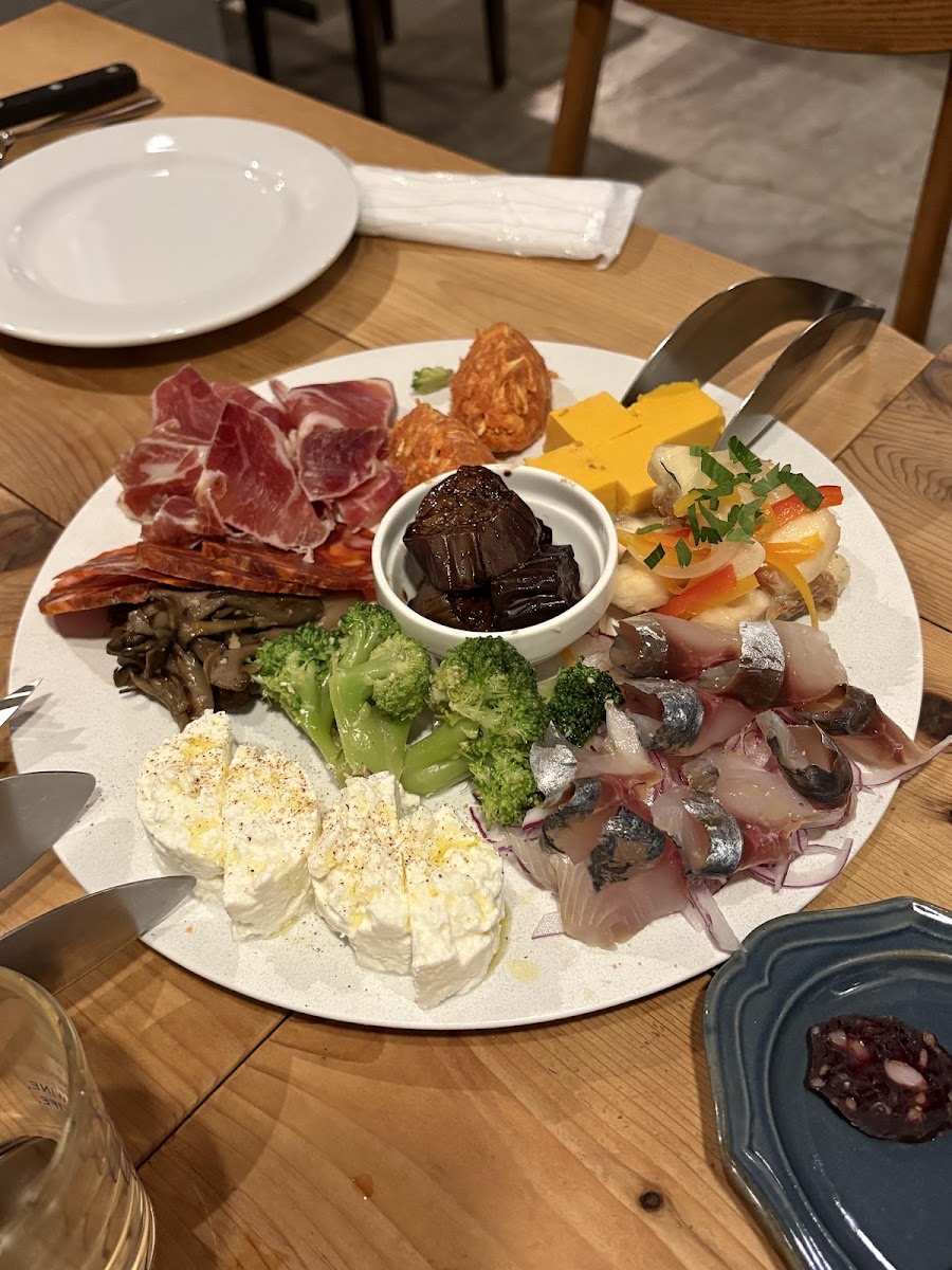 Wineshop &amp; Diner Fujimaru, Tokyo