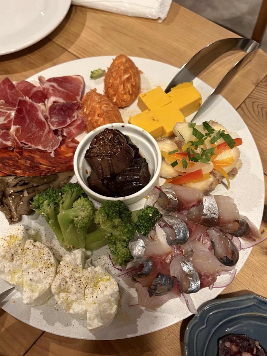Wineshop &amp; Diner Fujimaru, Tokyo