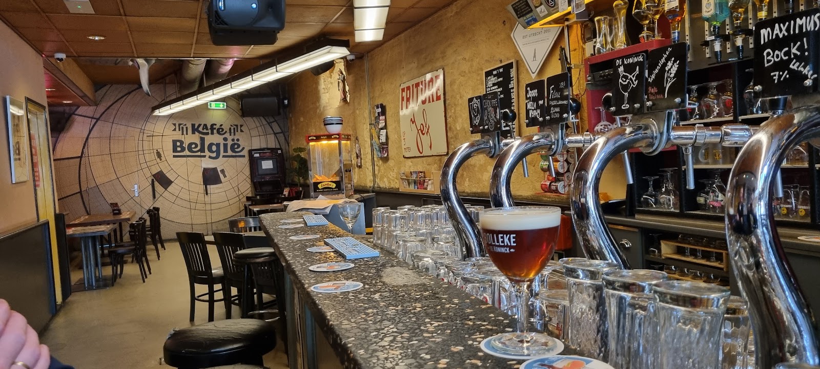 Kafe België Utrecht bar interior