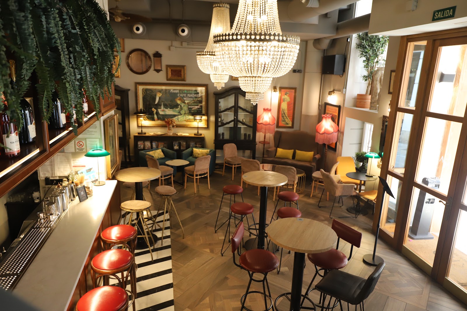 Café Madrid Valencia bar interior
