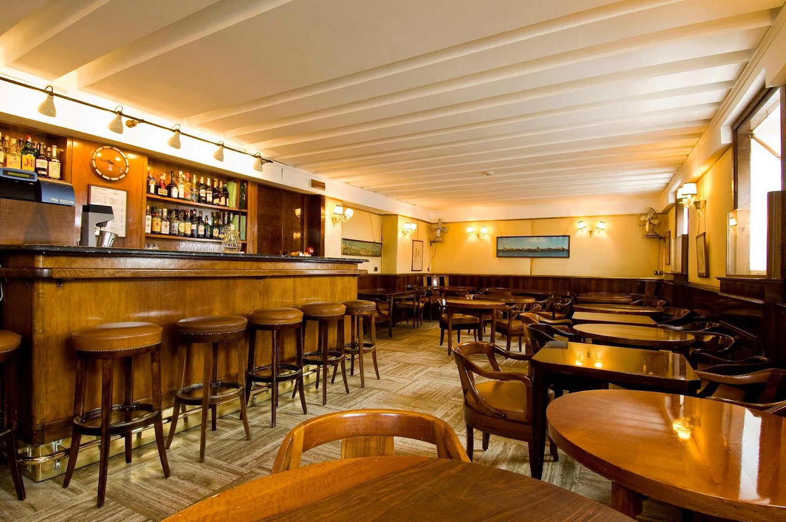 Harry's Bar Venice bar interior