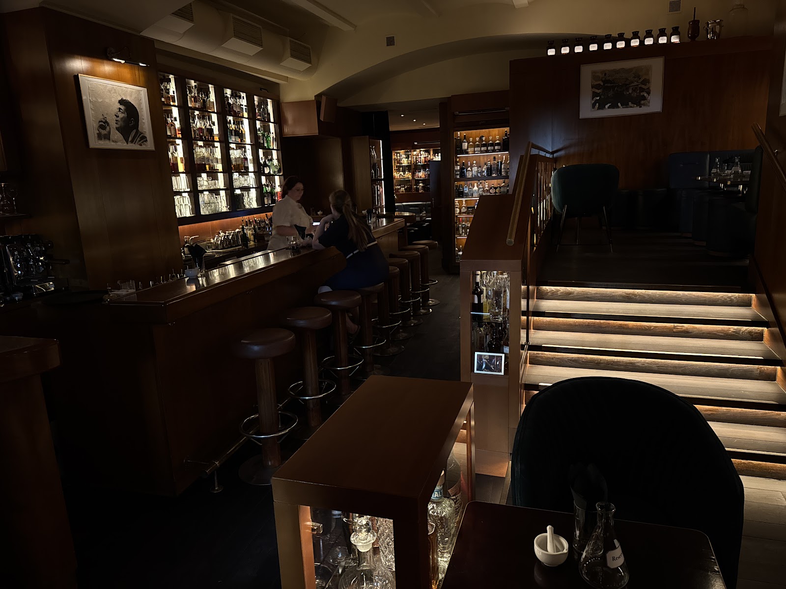 Dino's Apothecary Bar, Vienna