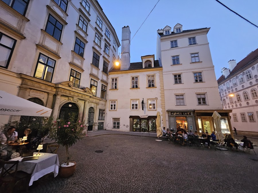 Kleines Caf&eacute;, Vienna