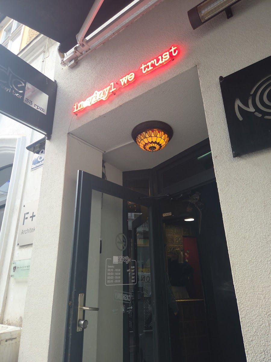 Needle and Thread, Vienna
