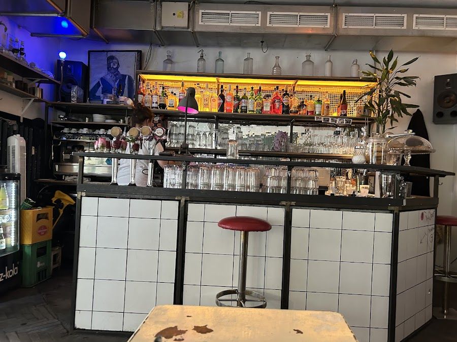 Uber Bar, Vienna