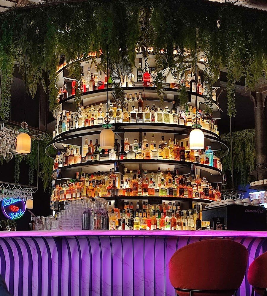Cocktail Bar Max &amp; Dom Whisky, Warsaw