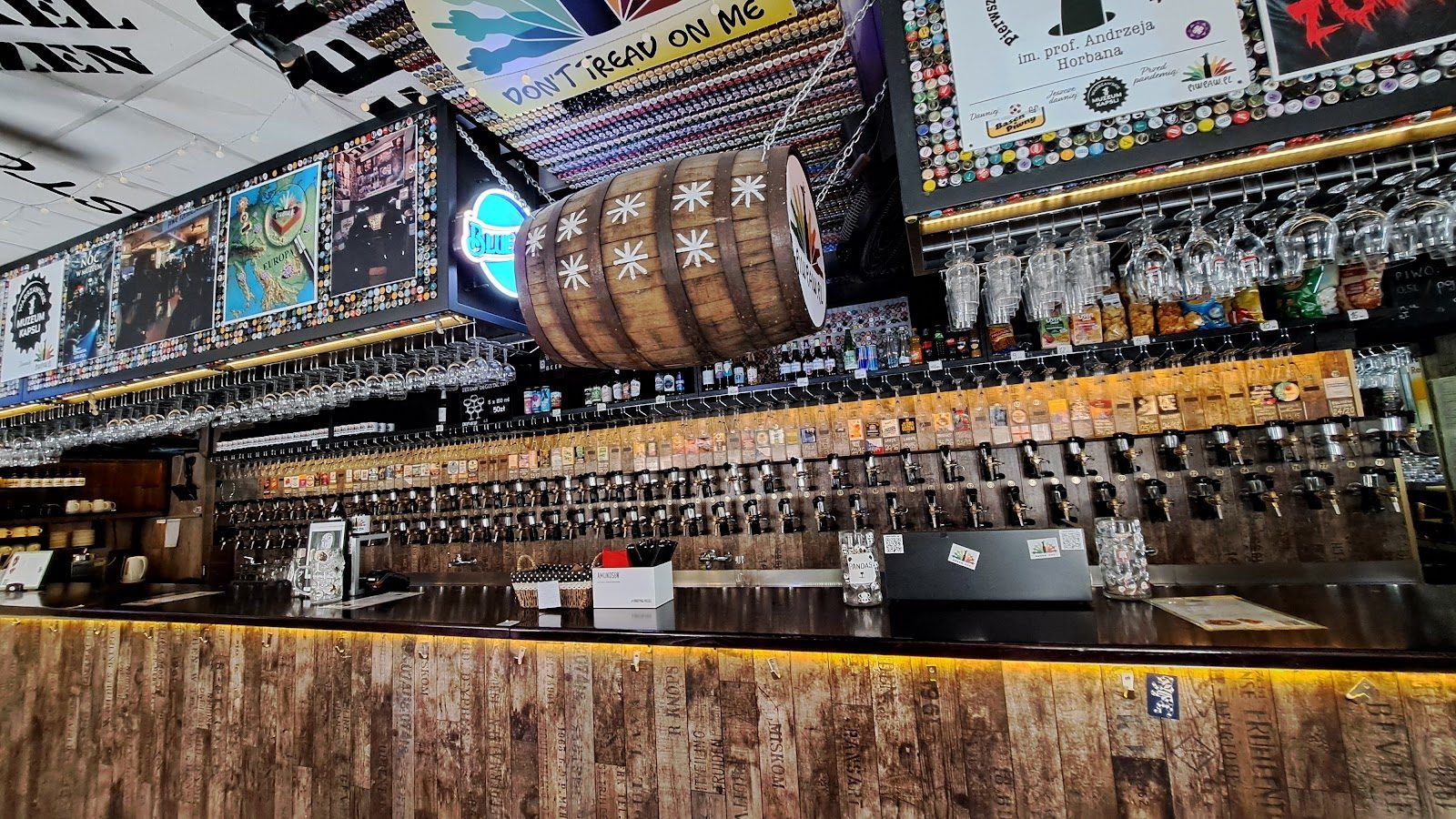 PiwPaw Beer Heaven Warsaw bar interior
