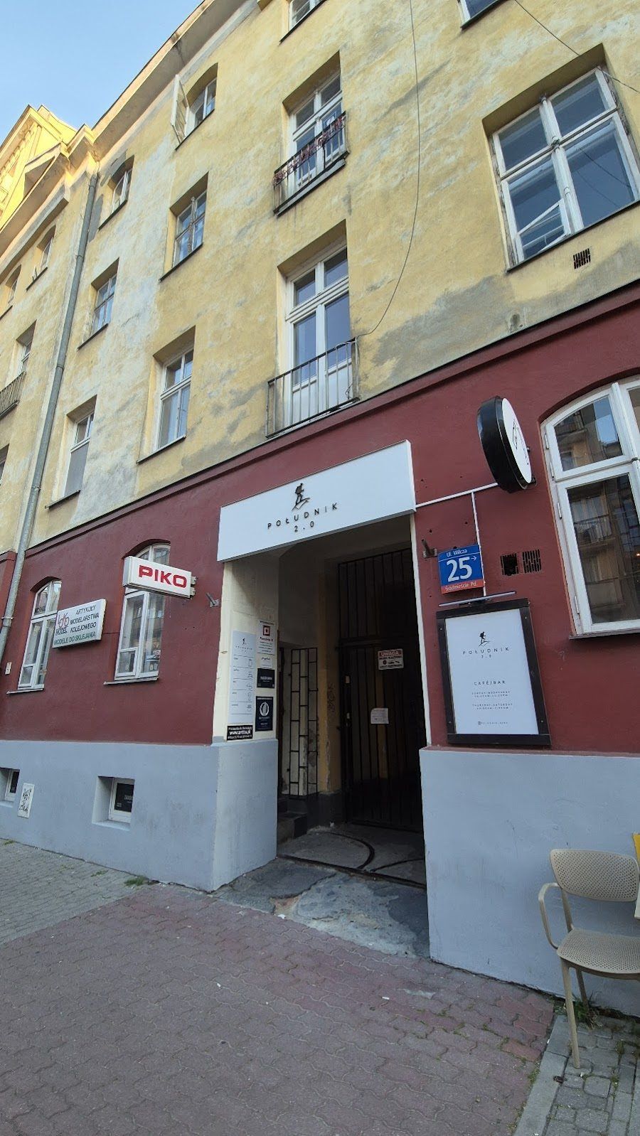 Skladniki, Warsaw