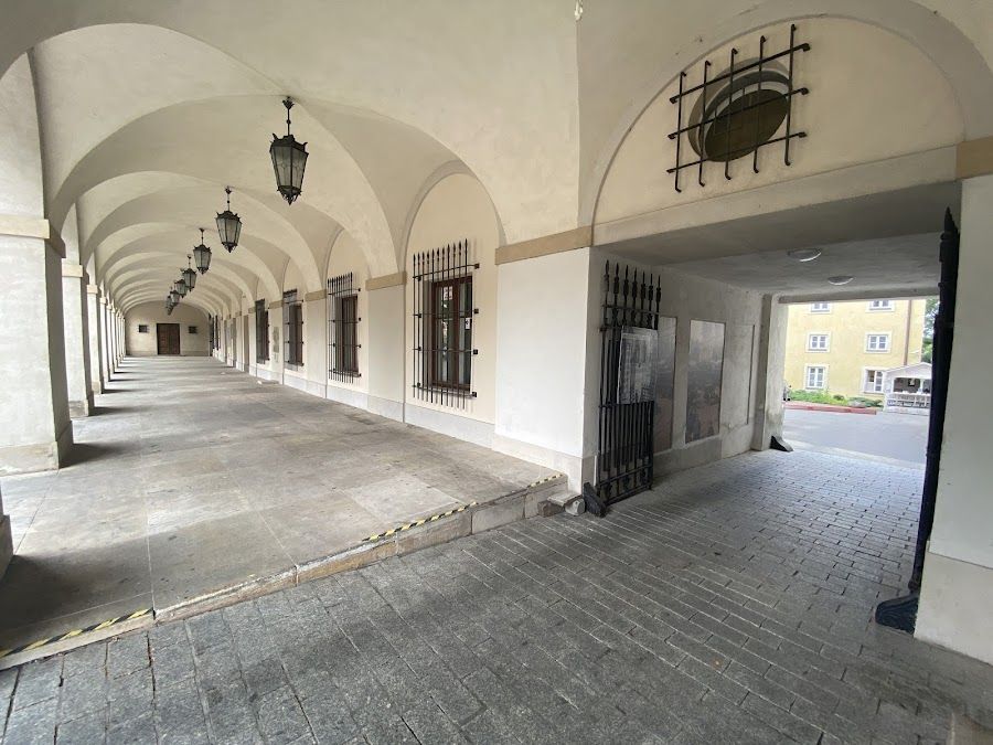 Stor, Warsaw