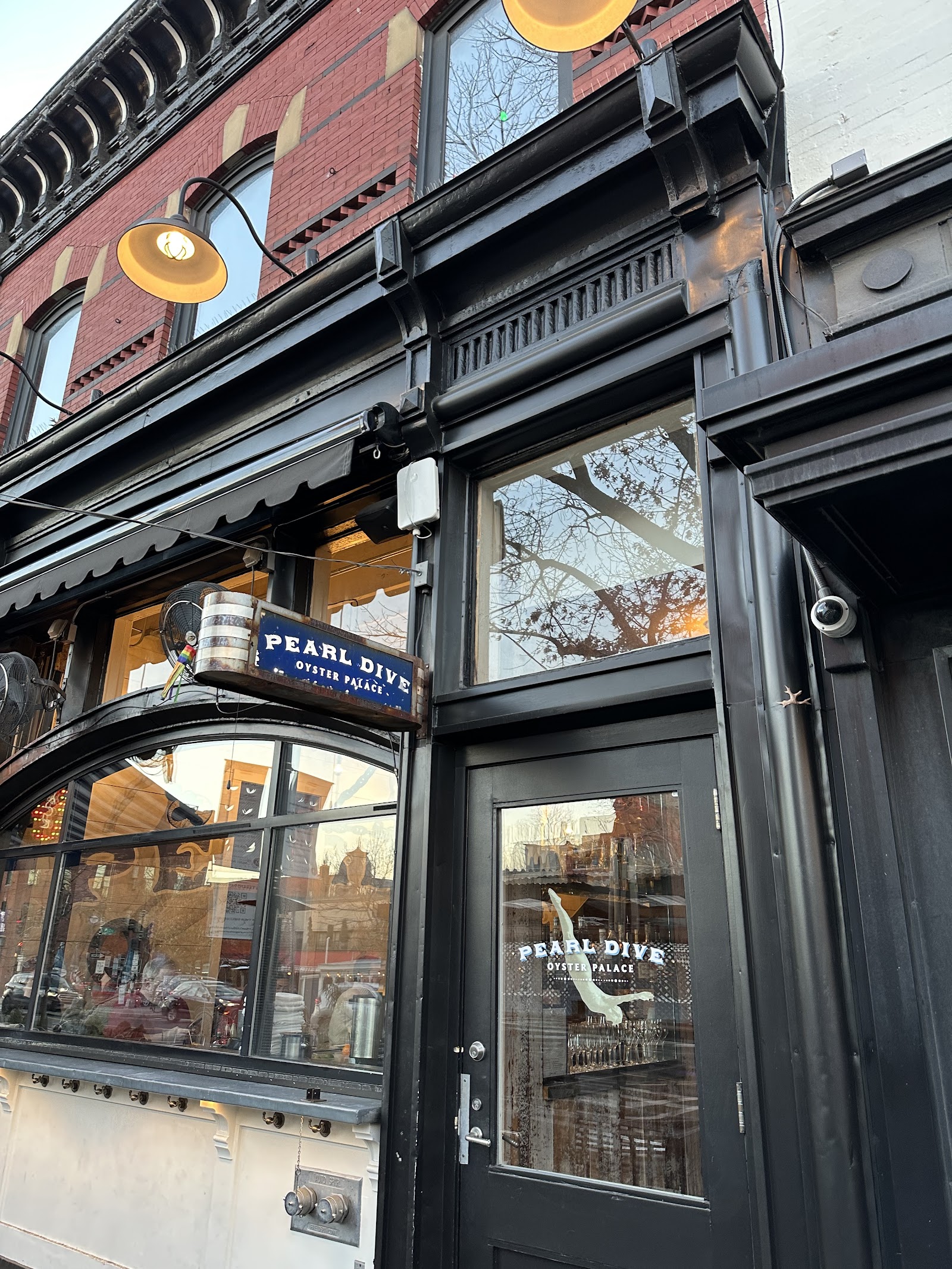 Pearl Dive Oyster Palace