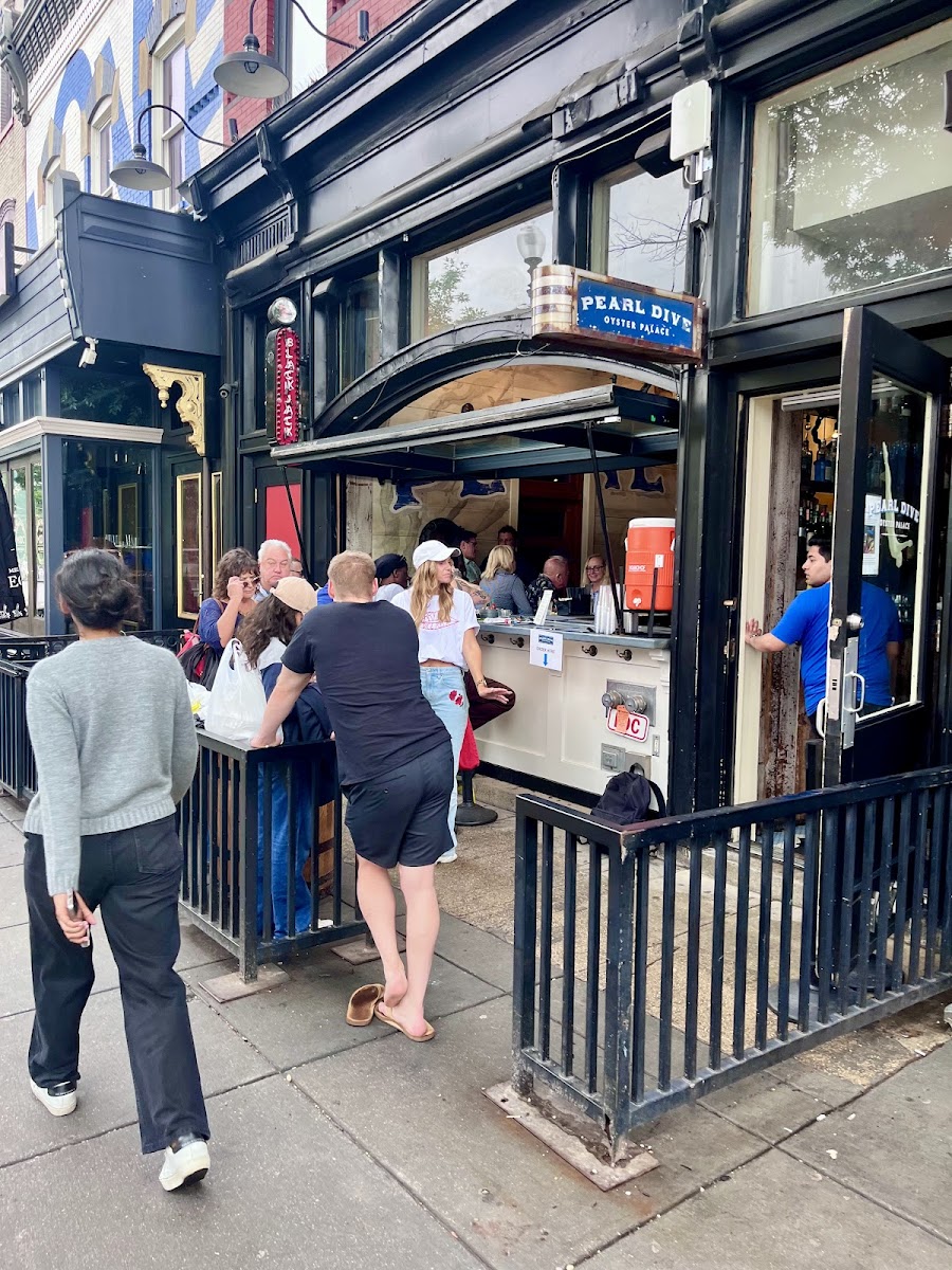 Pearl Dive Oyster Palace, Washington Dc