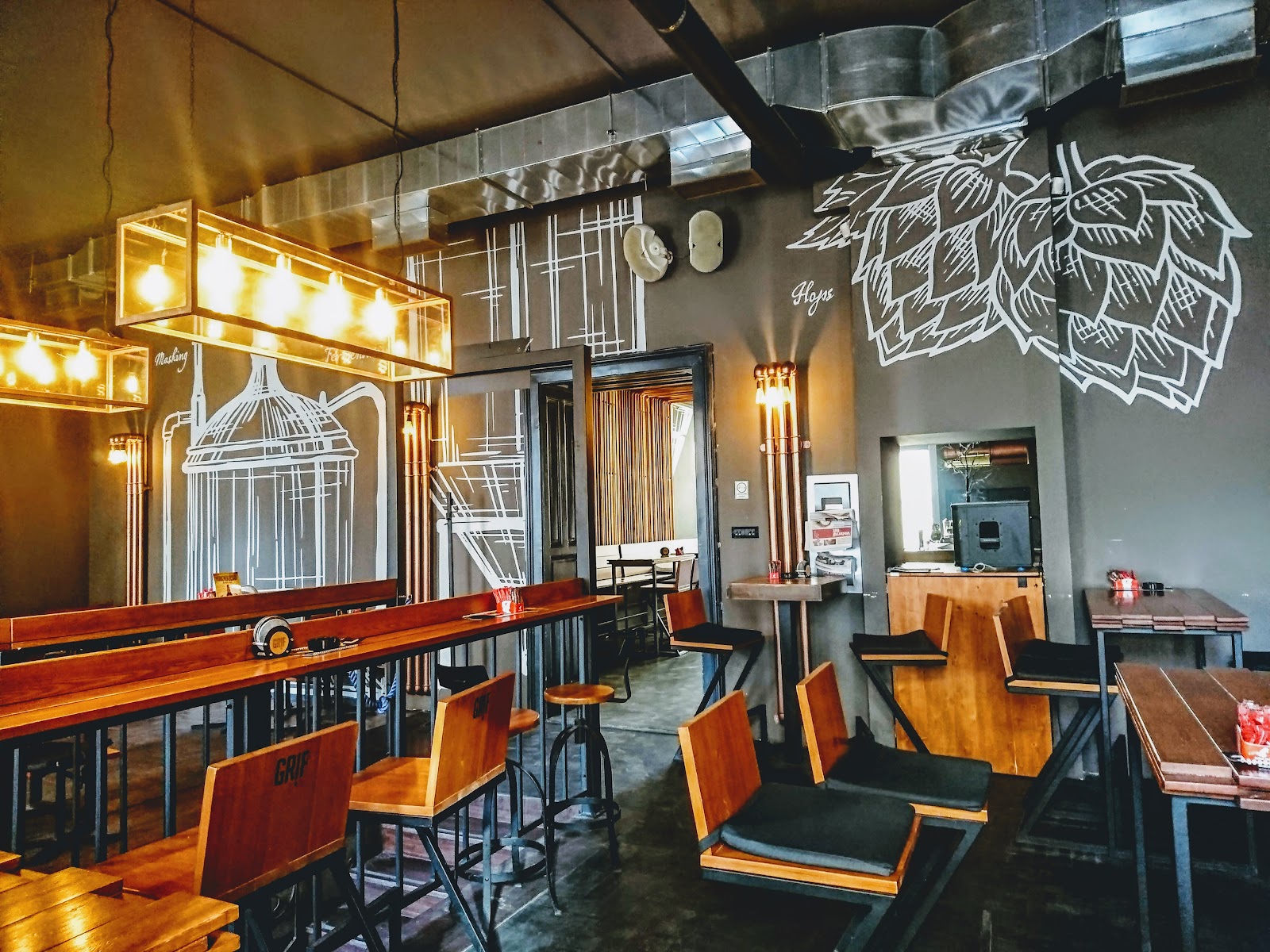 Vinyl Bar Zagreb bar interior